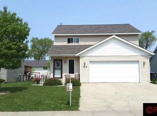 136 Cougar Dr, Mankato, MN 56001