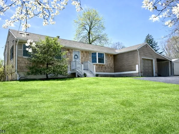 12 Crestwood Dr, Madison Boro, NJ 07940