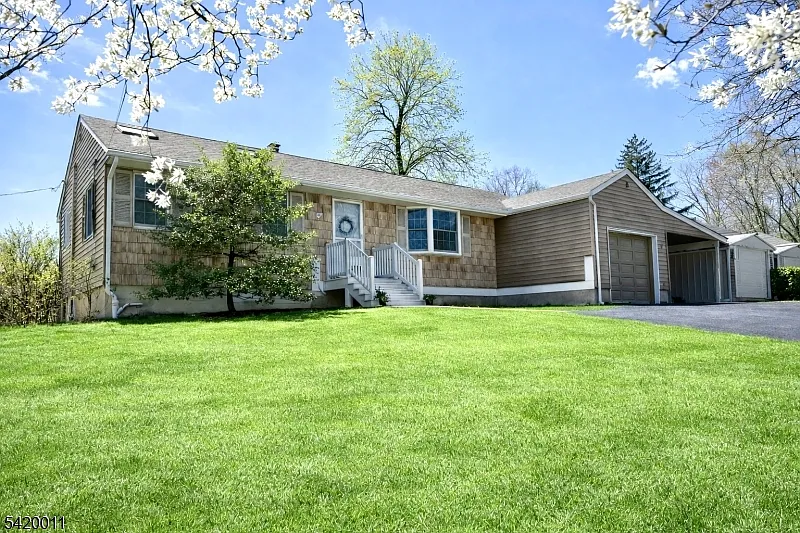 12 Crestwood Dr photo 1