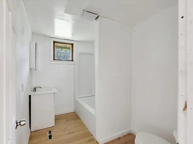 7 Clearwater St — Photo 12