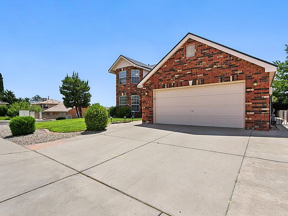 3rd image of 8001 Macnish Dr NE