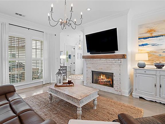 4th image of 257 Arlington Aly W
