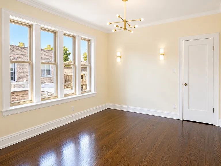 7943 S Vernon Ave — Photo 2