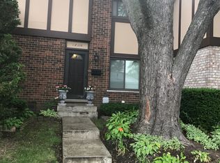 1S298 Stratford Ln, Villa Park, IL