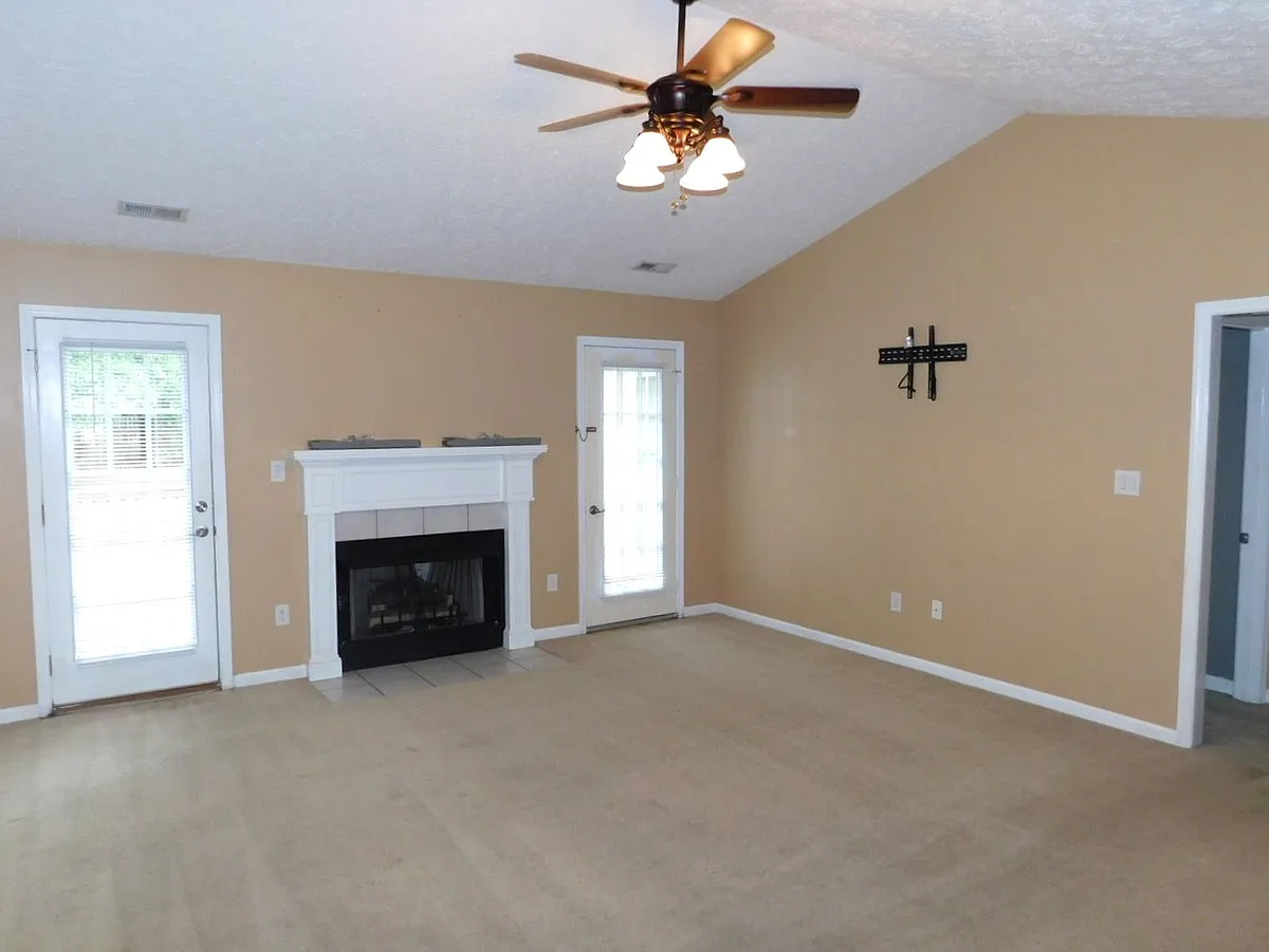 Building Photo - 302 Jacqueline Dr