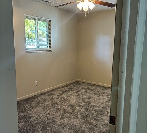 4th image of 721 Laurel Ln