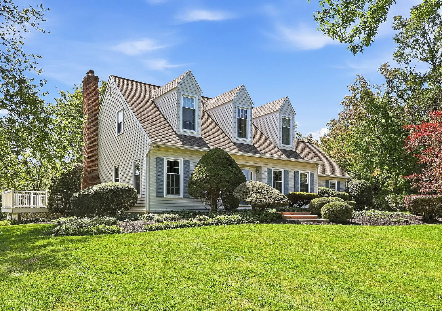 Spacious 3-Bedroom Home on 2.74 Acres in Jamison — Photo 2
