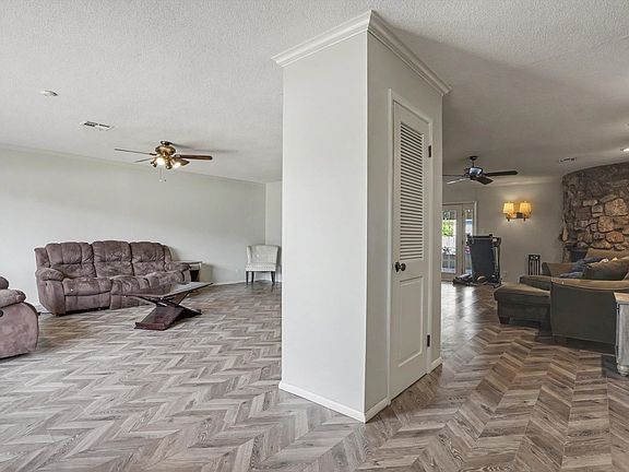 3rd image of 5737 E 58th St