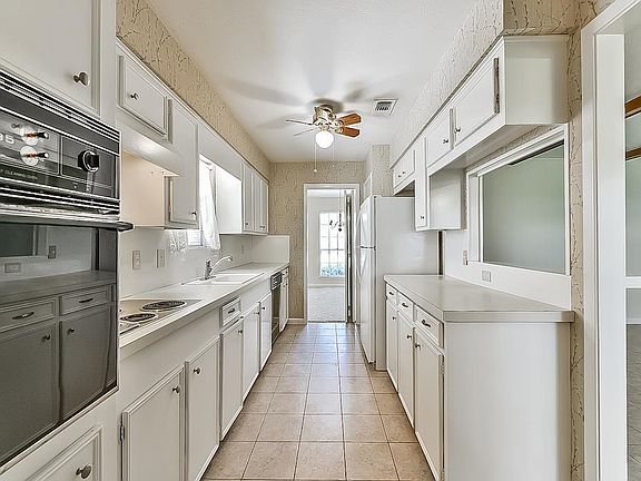 4th image of 8315 Braesdale Ln