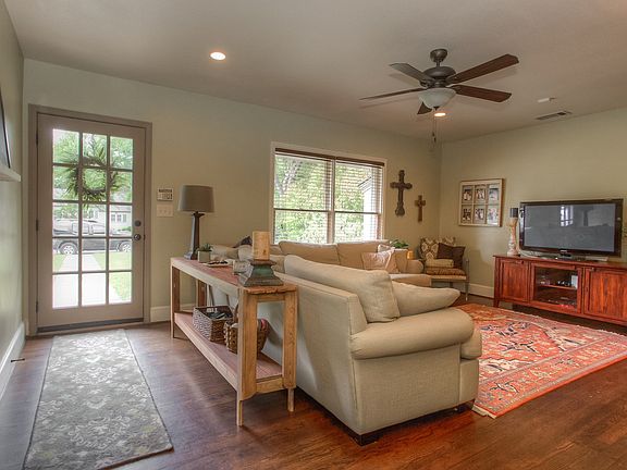 3rd image of 6344 Darwood Ave