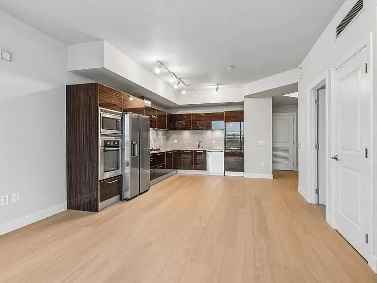 Living to Kitchen