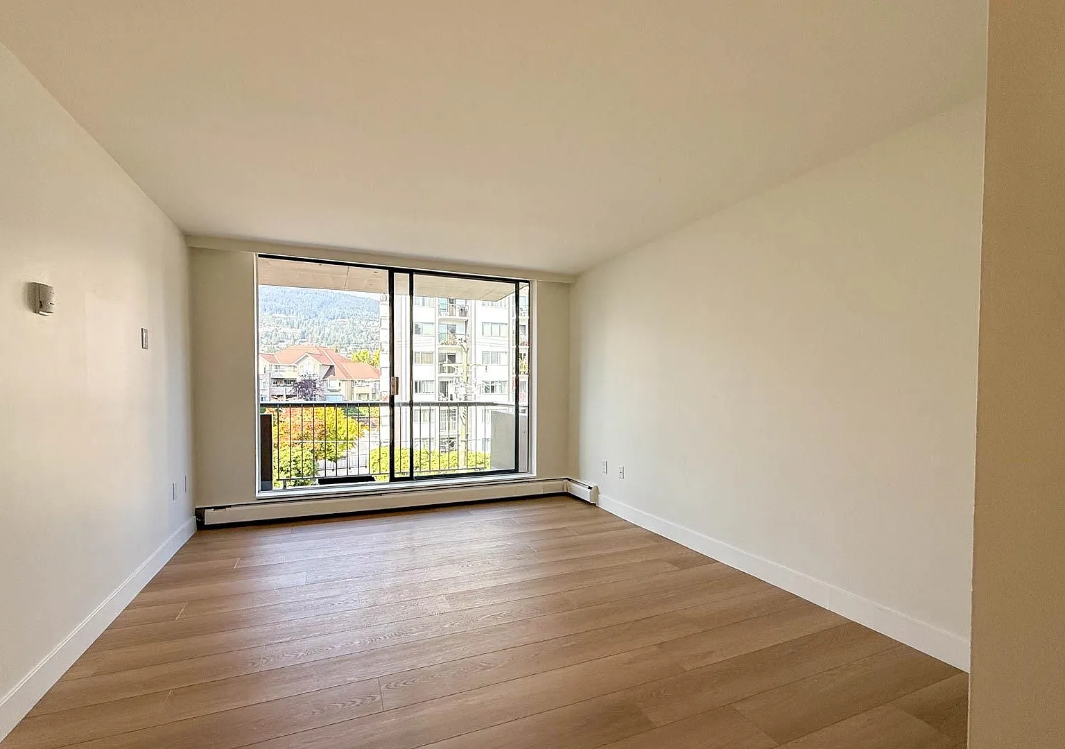 1 bed, 440 sqft, $2,380 — Photo 3