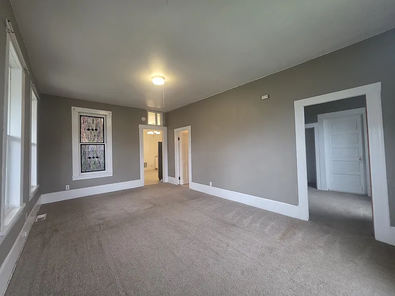 634 SW Church St — Photo 15