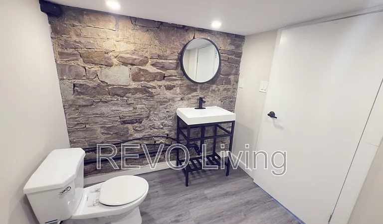 41 Welland Ave #AVE5 — Photo 1