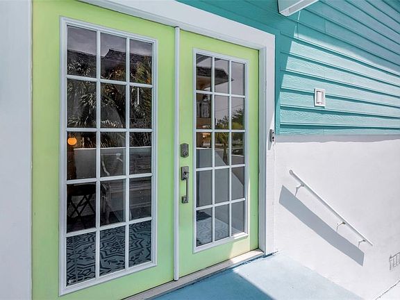 3rd image of 2921 DUPONT STREET S