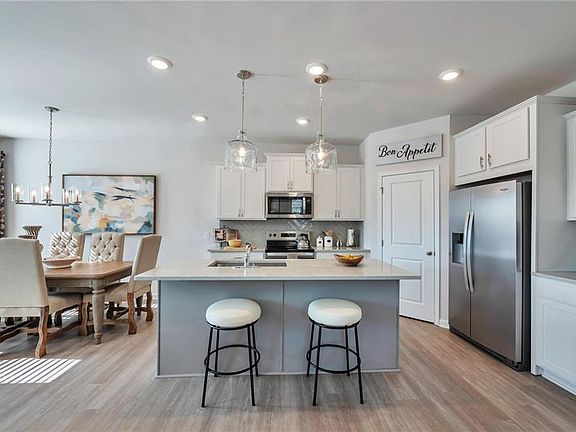 3rd image of 104 Windmill Ct