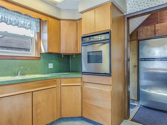 5th image of 1152 Hollywood St NE