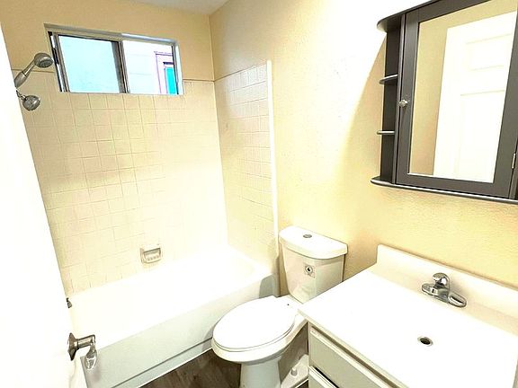 4th image of 3954 S Normandie Ave #4