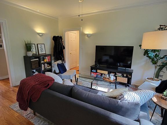 4th image of 611 W Arlington Pl APT 2S