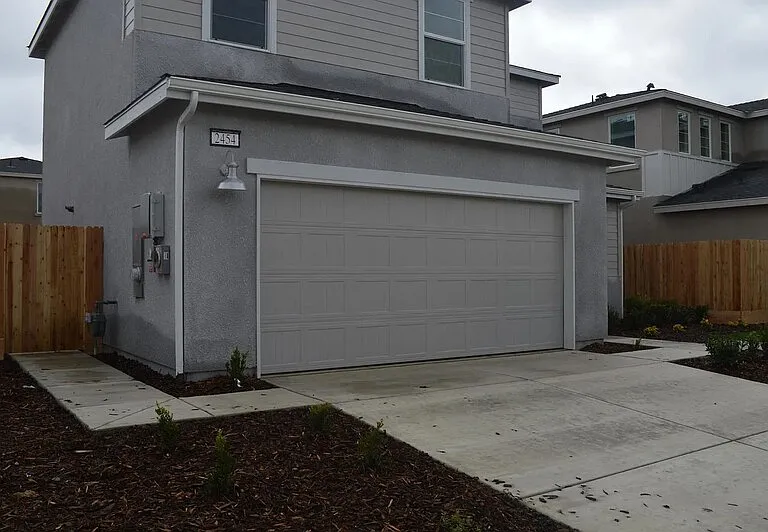 2454 Fidalgo Way — Photo 3