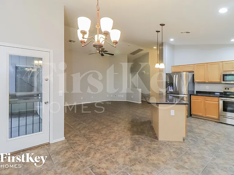 8027 S 27th Way — Photo 5