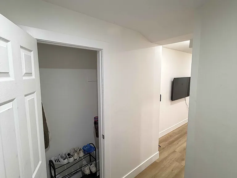 1502 Dufferin St #LOWER — Photo 4