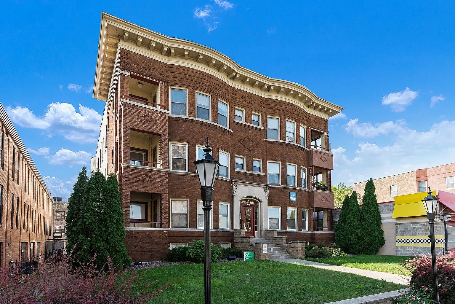 2 bed, 859 sqft, $1,200 — Photo 1