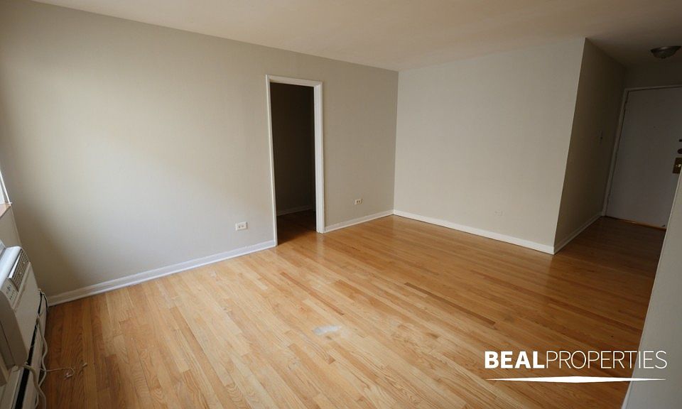 1st image of 510 W Briar Pl APT 310