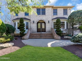 47 Oxford Rd, Manalapan, NJ 07726