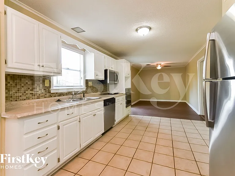 416 Cardinal Dr — Photo 8