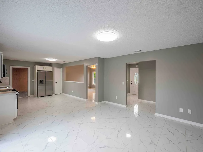 8126 Sable Woods Dr N — Photo 14