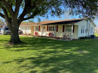 614 Fannin St, Edna, TX 77957