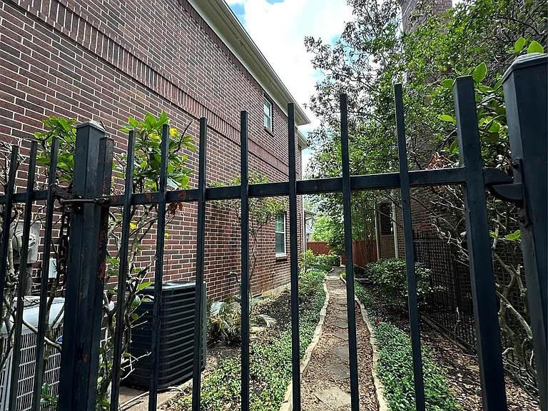 17 Ambleside Crescent Dr — Photo 28