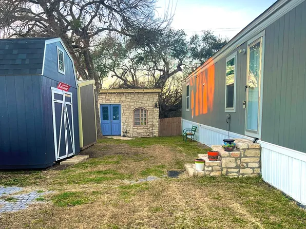 453 E Zipp Rd, New Braunfels, TX 78130