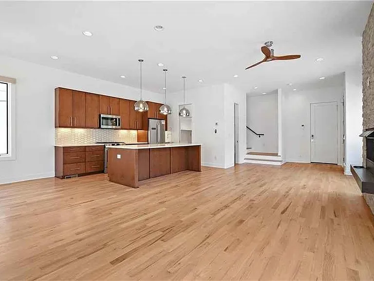 669 E Ave NE #A — Photo 8
