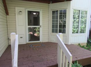 255 W Treehouse Ln, Round Lake, IL 60073
