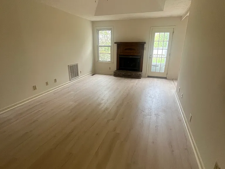 2218 Kim Dr — Photo 2