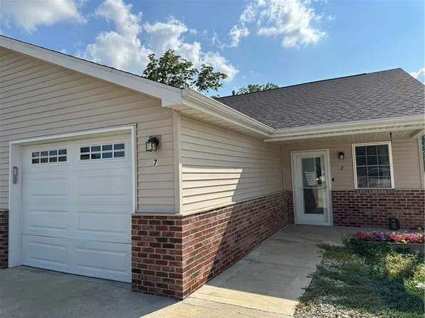 1120 N Broadway St #7, Shelbyville, IL 62565