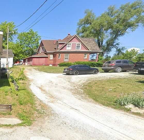 2nd image of 430 E 4th St
