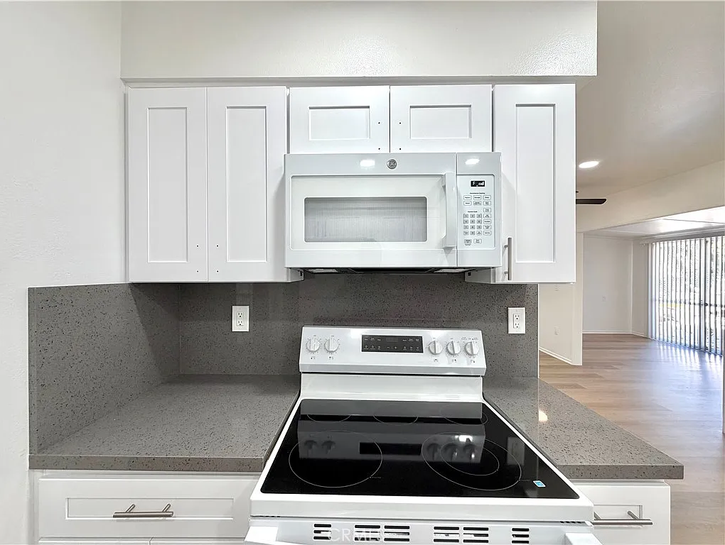 2 bed, 1386 sqft, $2,400 — Photo 4