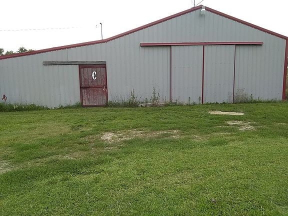 1,824 sqft barn.