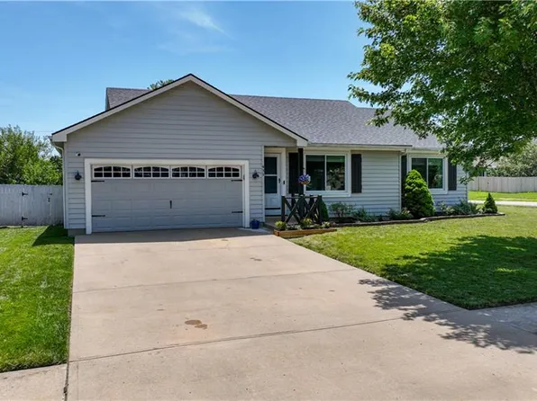 933 E Pumpkin Ridge St, Gardner, KS 66030