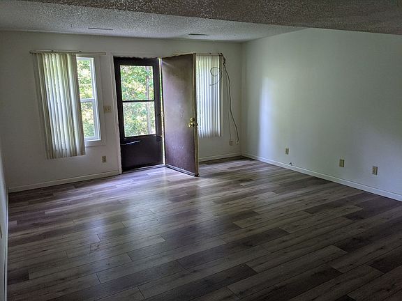 4th image of 1453 Valley View Dr APT B