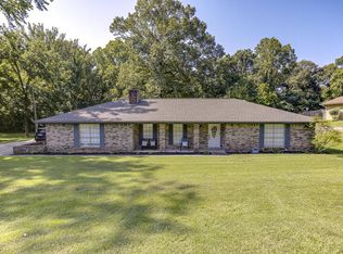 409 Lakeside Dr, Vicksburg, MS 39180