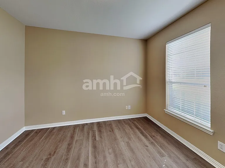 901 Muirfield Rd — Photo 8