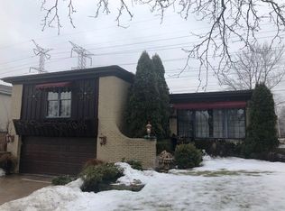 7945 Beckwith Rd, Morton Grove, IL 60053