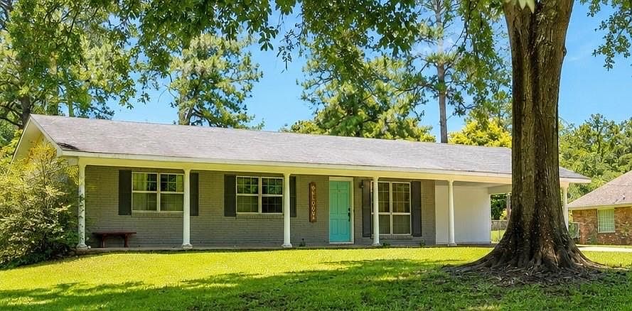 1st image of 383 Daniels Rd
