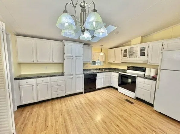 1 Rockland Dr, Old Orchard Beach, ME 04064