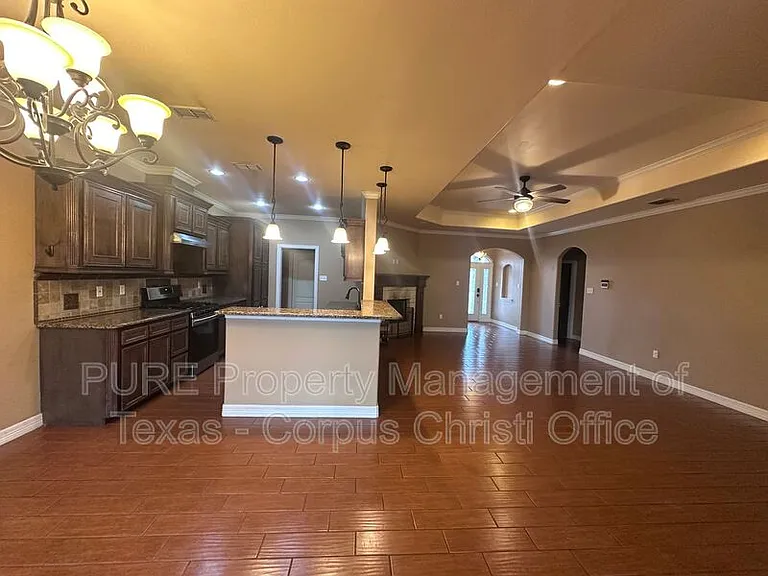6902 Anastasia — Photo 9