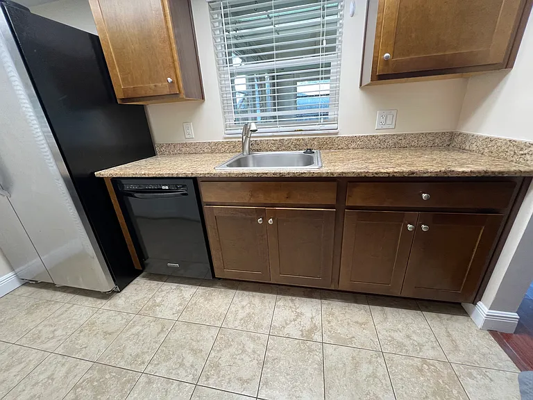 1014 Stonefence Way — Photo 3